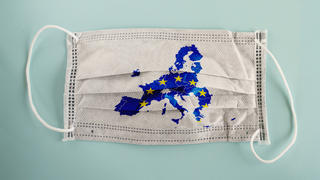 Maske mit Europakarte