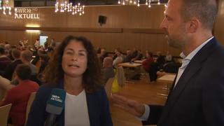 CDU-Stadtrat Thomas Hornung crasht die Live-Schalte von SWR-Reporterin Natalie Akbari. Er wirft ihr während der Sendung, die direkt im TV ausgestrahlt wird, "unseriösen Journalismus" vor.