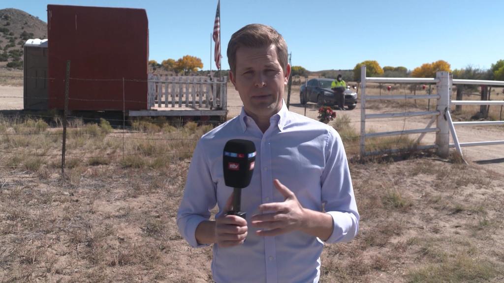 RTL-Reporter Dominik Maur ist vor Ort und kennt den neuesten Stand der Ermittlungen im Todesdrama am "Rust"-Filmset.