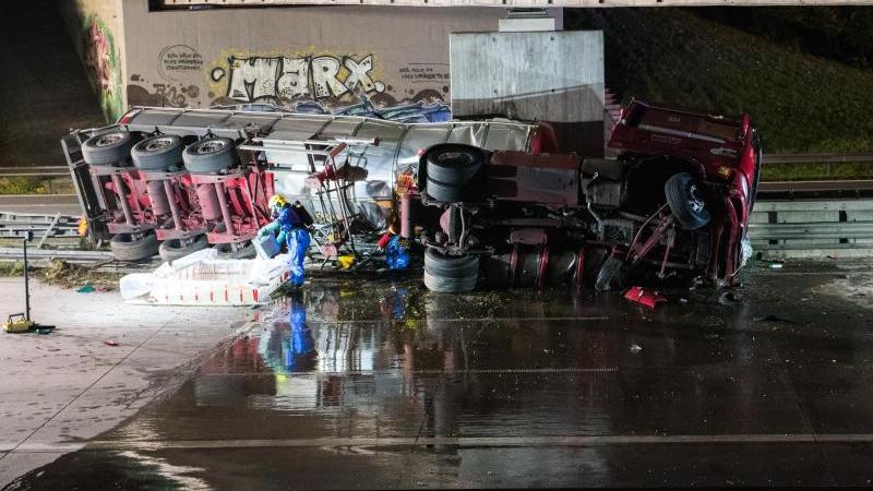 Bad Oldesloe: Ätzende Ameisensäure Läuft Aus Einem Umgekippten ...