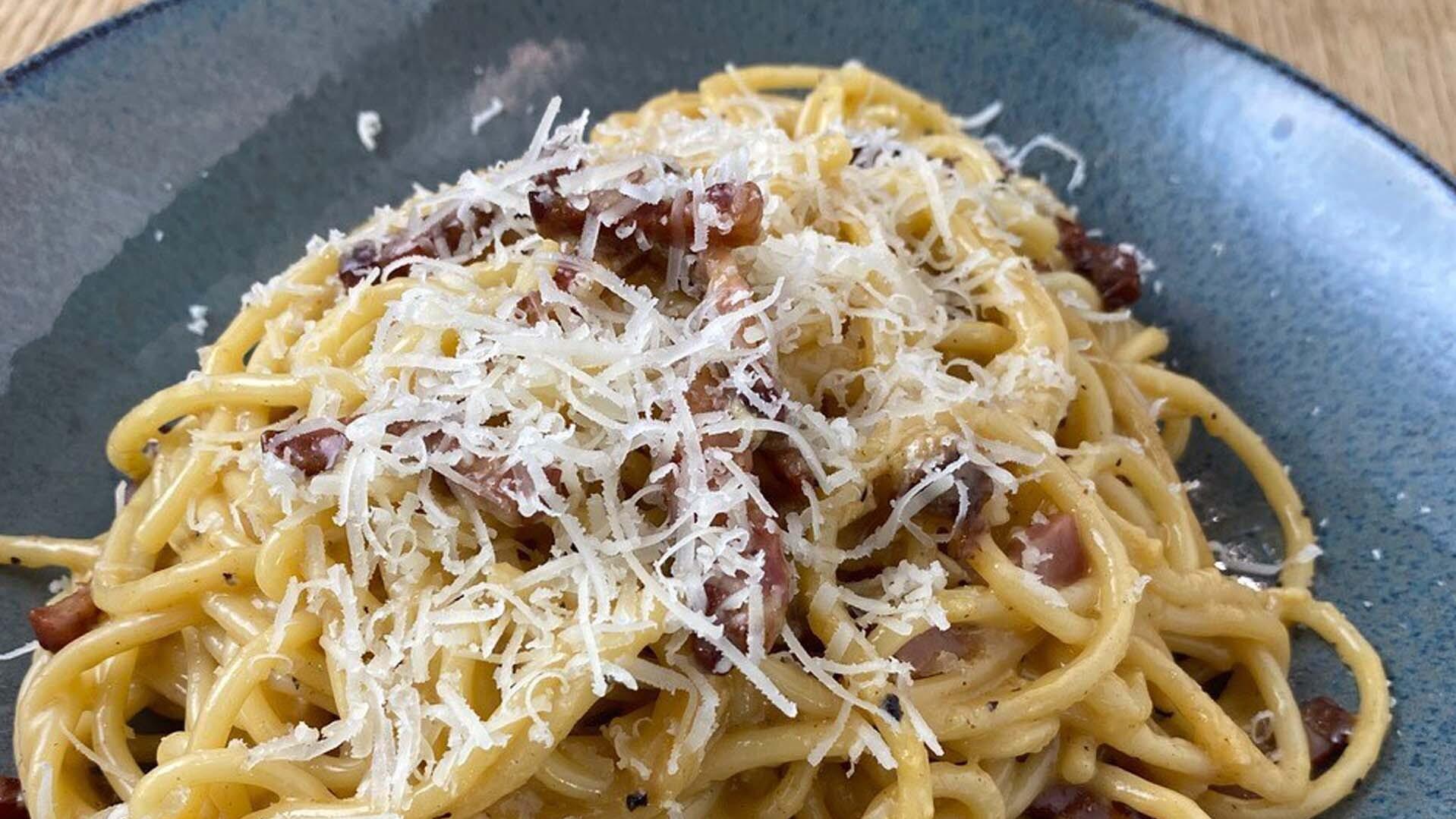 Zu den einfach Rezepten von TV-Koch Steffen Henssler zählt auch Spaghetti Carbonara.