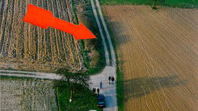 Luftaufnahme des Fundortes. Der Feldweg liegt zwischen den Büdinger Ortsteilen Vonhausen und Lorbach.