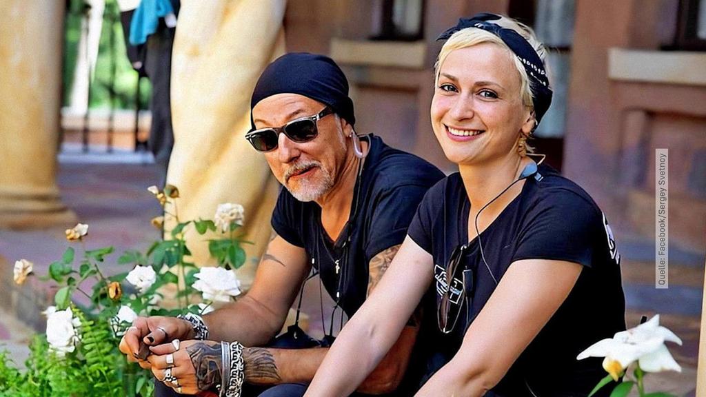 Film-Beleuchter Serge Svetnoy mit der toten Kamerafrau Halyna Hutchins.