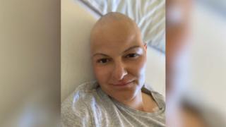 julia-holz-meldet-sich-mit-chemotherapie-update-die-letzte-woche-war-echt-hart