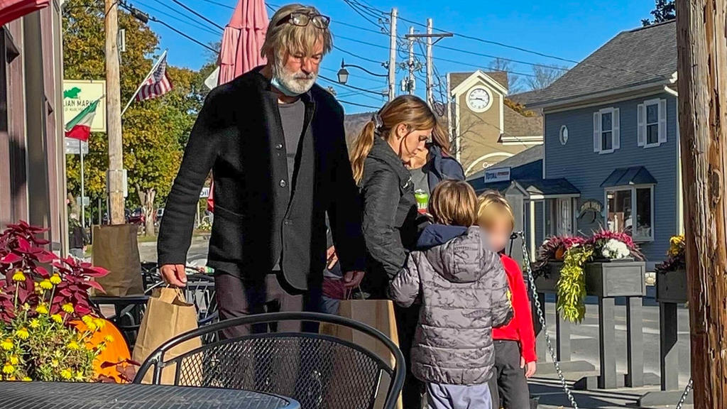 Alec Baldwin unterwegs mit seiner Familie