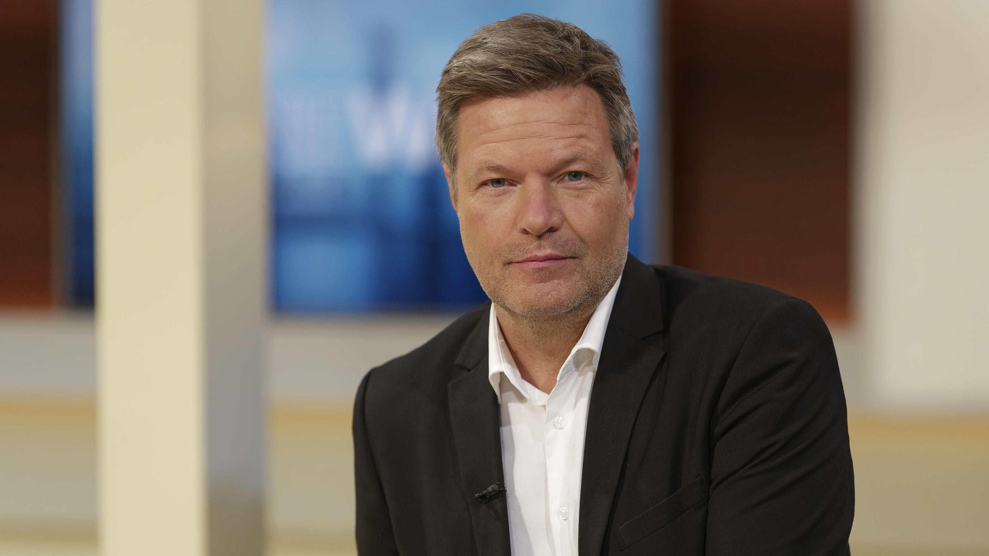 Robert Habeck zu Gast bei Abei Anne Will 2021-10-24, Deutschland, Berlin - Robert Habeck Bündnis 90/Die Grünen, Parteivorsitzender, zu Gast bei Anne Will im Ersten.