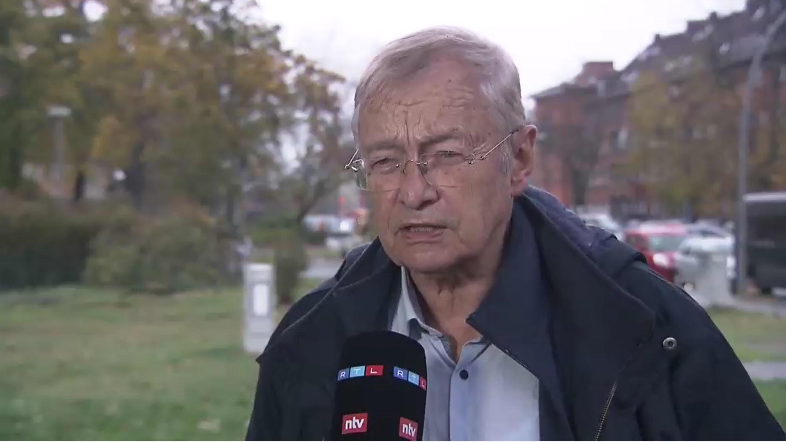 Extremismus-Experte Hajo Funke sprach mit RTL über die Beamten, die Liegestütze auf dem Mahnmal machten.