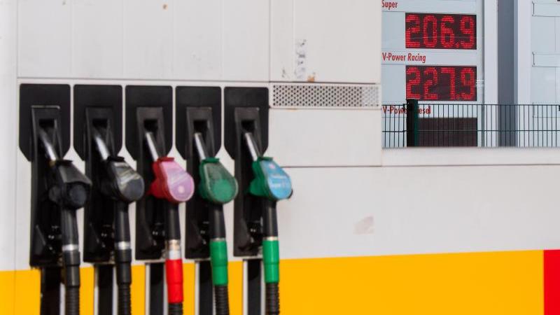 An den steigenden Benzinpreisen wird auch der neue Koalitionsvertrag nichts ändern...
