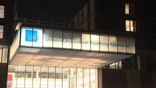 Im Universitätsklinikum Hamburg-Eppendorf wird untersucht, ob der Tod des Kindes auf die Corona-Impfung zurückzuführen ist.