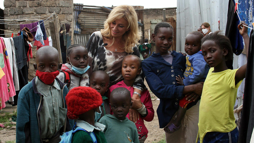 Dagma Wöhrl und Kinder in Juja, Kenia