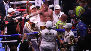 November 6, 2021, Las Vegas, Nevada, U.S: November 6, 2021, Las Vegas,Nevada --- .Saul Canelo Alvarez pictured stops previously undefeated Caleb Plant in the eleventh round to make history and unify the WBC/WBA/IBF/WBO super middleweight titles on Saturday night at the MGM Grand Garden Arena in Las Vegas. Las Vegas U.S. - ZUMAf136 20211106_zap_f136_006 Copyright: xChrisxFarinax