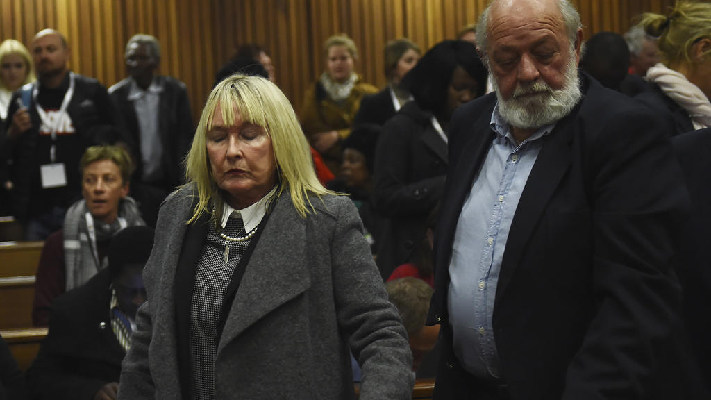 Die Eltern von Reeva Steenkamp im Gerichtssaal