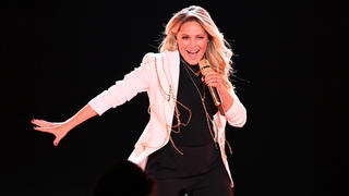  Helene Fischer in der ZDF-Unterhaltungsshow Wetten, dass.. live aus der Messehalle. Nürnberg, 06.11.2021 *** Helene Fischer in the ZDF entertainment show Wetten, dass live from the exhibition hall Nuremberg, 06 11 2021 Foto:xF.xKernx/xFuturexImage