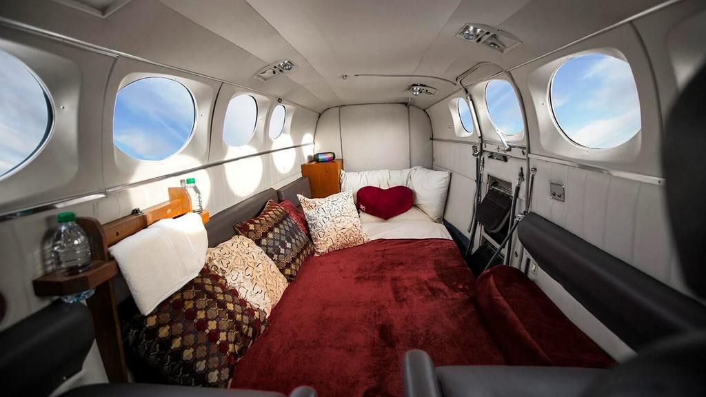 So sieht die Cessna-Maschine, die Pilot Anthony Blake fliegt, von innen aus.