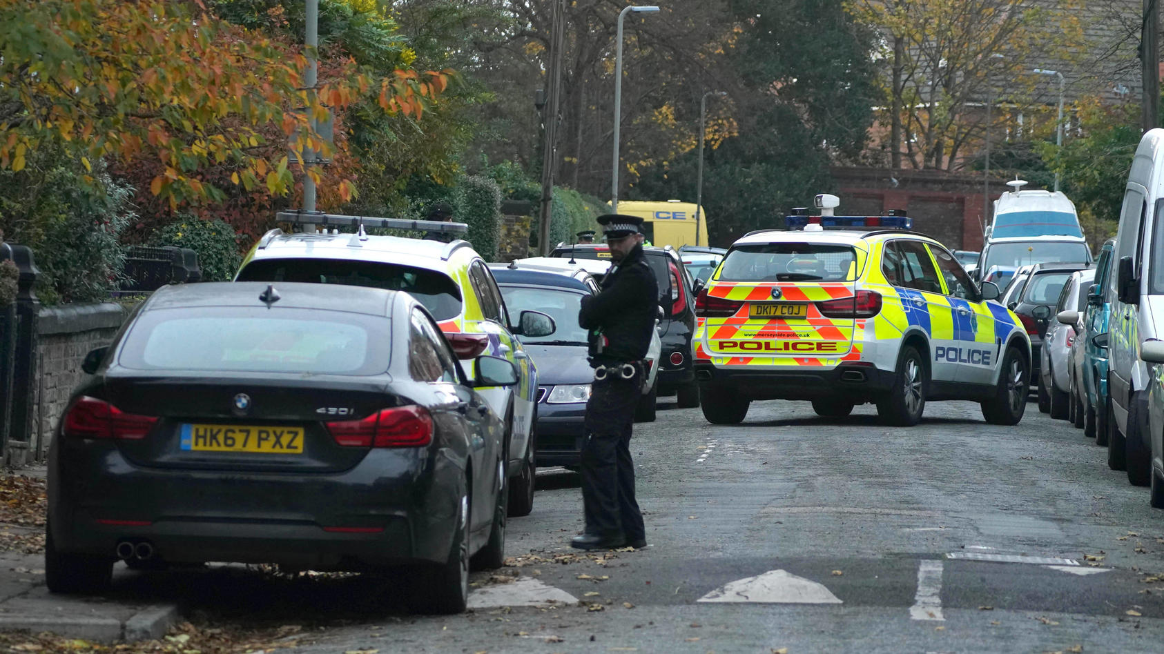 November 14, 2021, Liverpool, UK: Armed police at an address in Liverpool after an explosion at Liverpool Womens Hospital killed one person and injured another. Picture date: Sunday November 14, 2021. Liverpool UK PUBLICATIONxINxGERxSUIxAUTxONLY - ZU