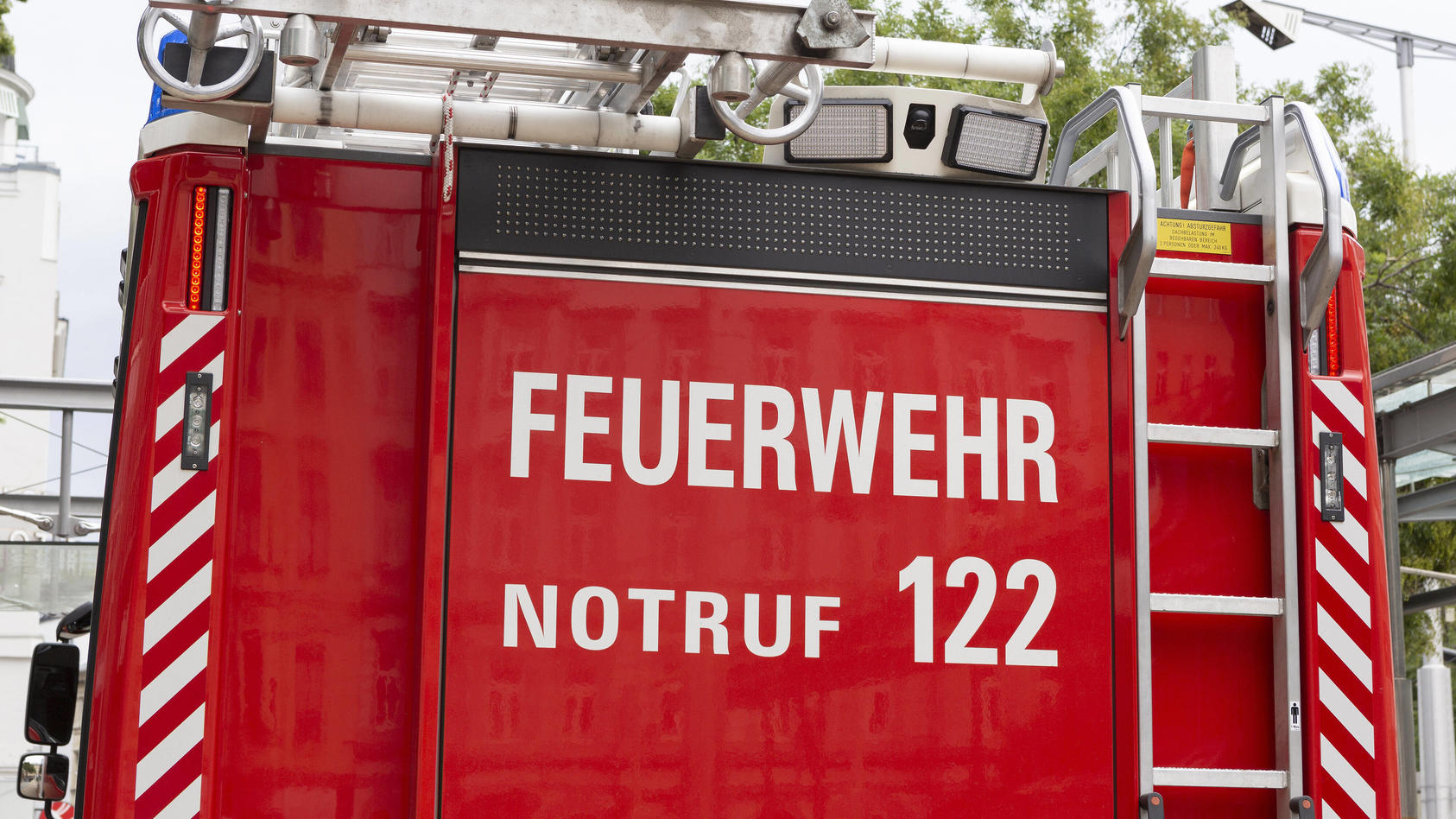  Feuerwehrauto Notruf 122 *** Fire engine emergency call 122 1065523986
