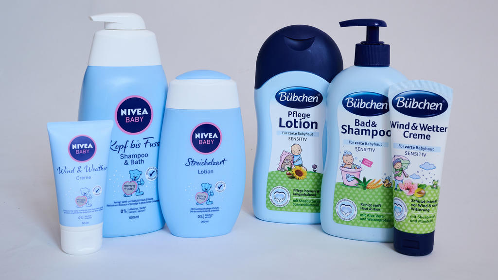 ARCHIV - 24.08.2021, Berlin: ILLUSTRATION - Unterschiedliche Pflege-Produkte für Babys der Marken Bübchen (rechte Seite) und Nivea. Der Babypflege-Hersteller Bübchen ist mit einer Klage wegen Verstoßes gegen das Wettbewerbsrecht gegen den Nivea-Mutte
