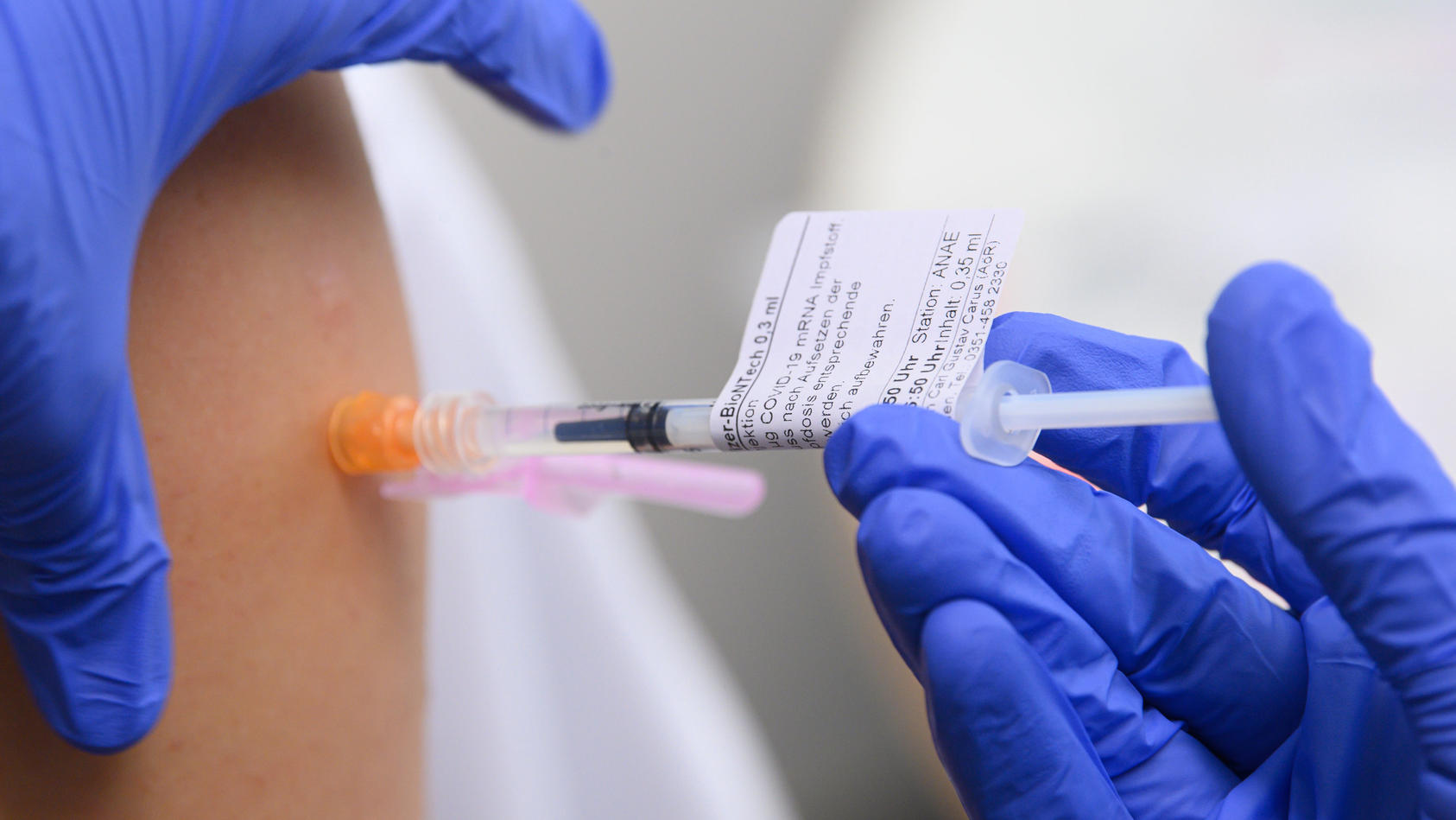 Coronavirus - Booster-Impfung im Uniklinikum Dresden