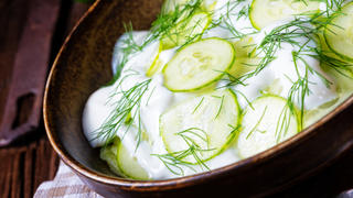 Schüssel mit Gurkensalat