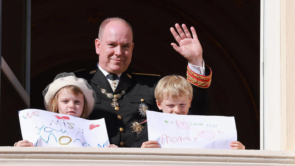 Fete Nationale a Monaco. Balcon Palais. PAP11212515 Monaco,18th November 2021 Monacos National Day with the members of the Principalitys family members except Prince Alberts wife Princess Charlene 274716 2021-11-19 Prince Albert II Monaco Prince Jac