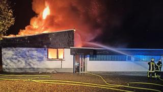 Alarm in der Nacht: Die Feuerwehrleute in Neuselters im Einsatz.