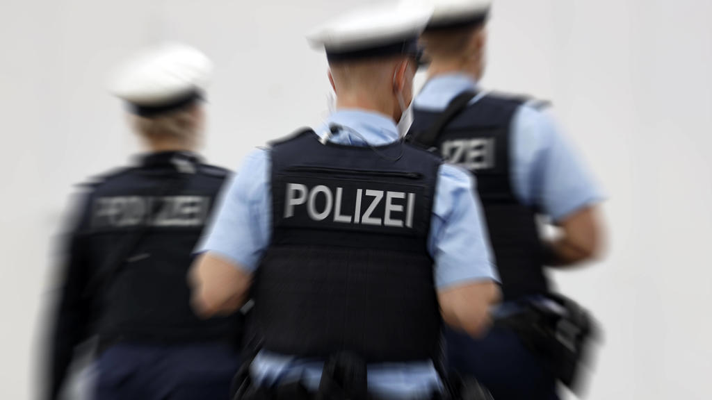 Am 24. April soll der Streifenpolizist Bettino G. (Name geändert) mit vier weiteren Kollegen, einen betrunkenen, widerspenstigen Anwohner in Bickendorf gefesselt und misshandelt haben.