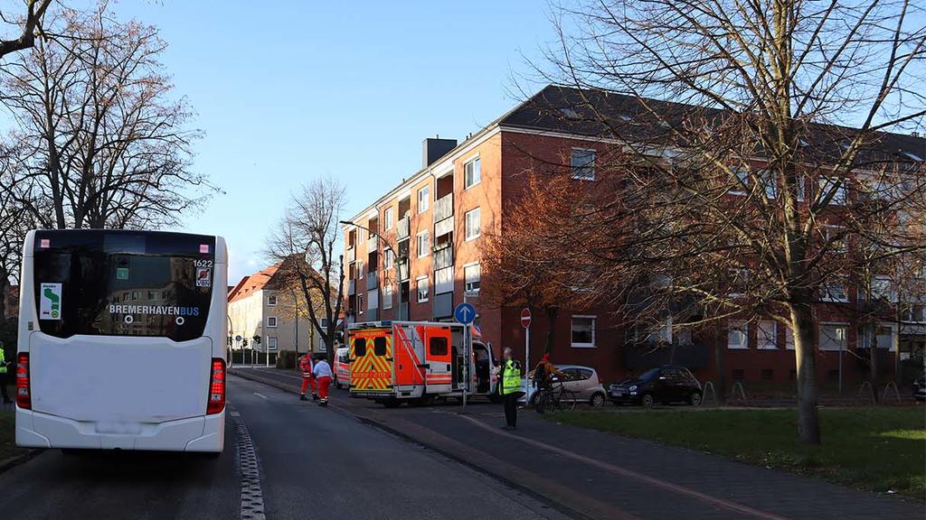 Busunfall auf der Friedrich-Ebert-Straße in Bremerhaven-Geestemünde