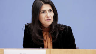 Serap Gueler, MdB, CDU, PK zu - Bekanntgabe der Kandidatur von Helge B r a u n fuer den Parteivorsitz der CDU. Bei einem Wahlsieg von B r a u n koennte Serap Gueler Generalsekretaerin werden. DEU, Berlin, 22.11.2021 *** Serap Gueler, MdB, CDU, PK on announcement of Helge B r a u ns candidacy for CDU party chair If B r a u n wins the election, Serap Gueler could become Secretary General DEU, Berlin, 22 11 2021 