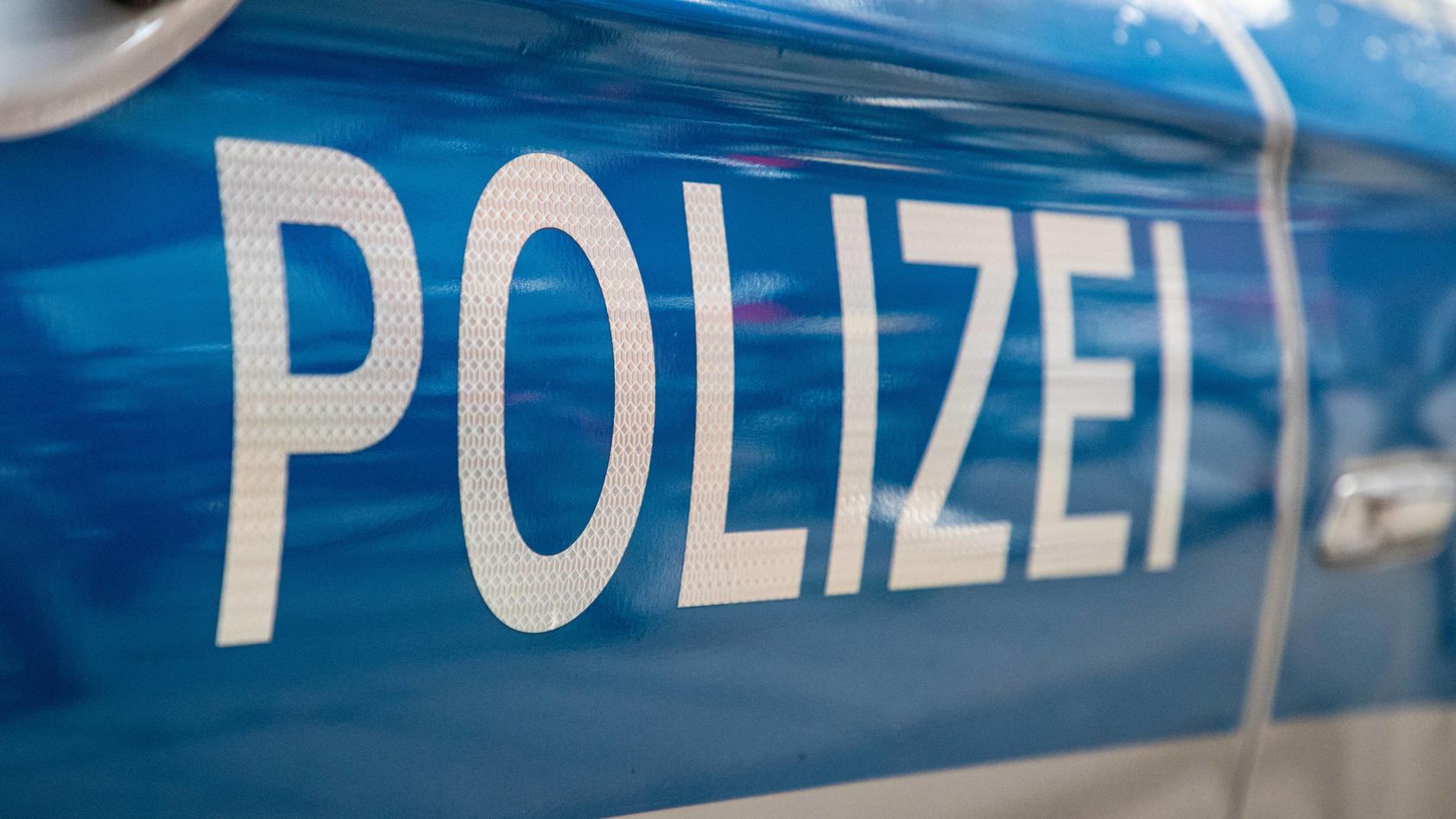 Schwer verletzte 50-Jährige und verletzter Mann (52) in Freital-Zauckerode (Polizei Symbolbild)