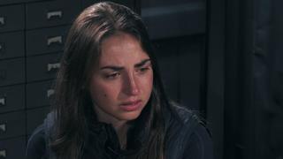 In einem Gespräch mit der "Unbreakable"-Psychologin Nadja Petranovskaja bricht Ekaterina Leonova in Tränen aus.