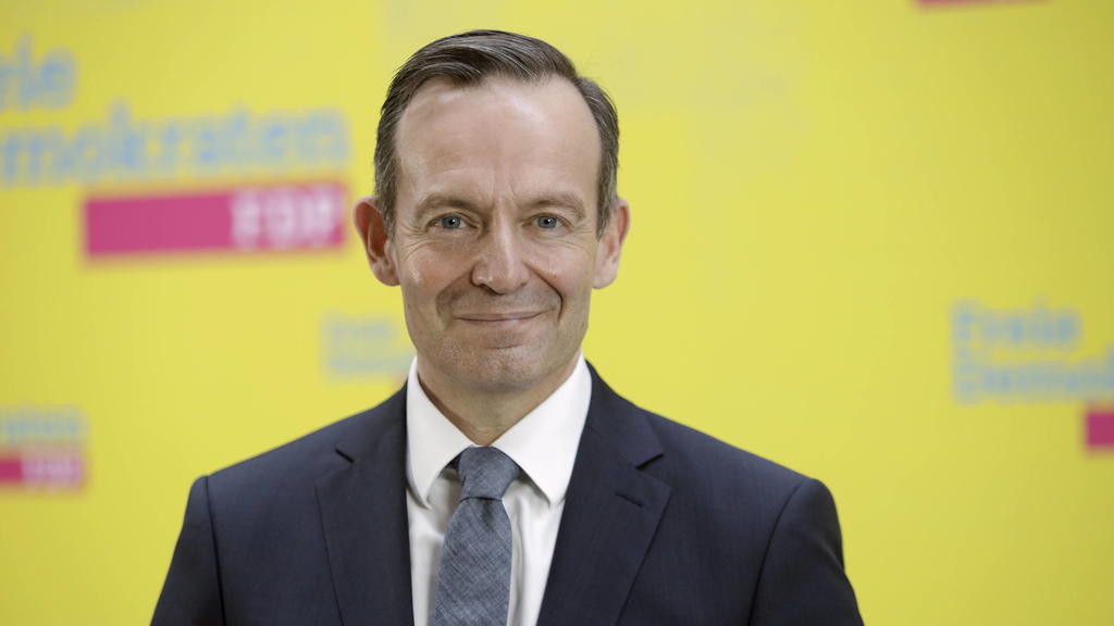 02.11.2020, Berlin, Deutschland - Foto: Volker Wissing, FDP-Generalsekretaer, bei einem Pressestatement vor Medienvertretern. *** 02 11 2020, Berlin, Germany Photo Volker Wissing, FDP General Secretary, during a press statement in front of media rep