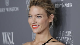  Martha Hunt arrives on the red carpet at the WSJ Mag 2019 Innovator Awards at The Museum of Modern Art on Wednesday, November 06, 2019 in New York City. PUBLICATIONxINxGERxSUIxAUTxHUNxONLY NYP20191106137 JOHNxANGELILLO