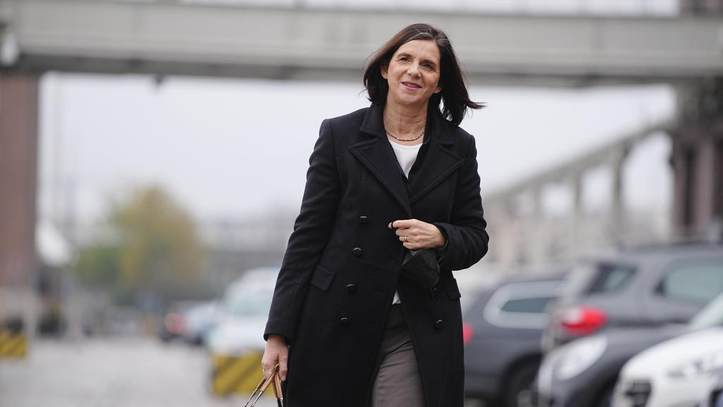 24.11.2021, Berlin: Katrin Göring-Eckardt, Fraktionsvorsitzende von Bündnis 90/Die Grünen, kommt zur Vorstellung des Koalitionsvertrags im Westhafen an. Hier stellen die Vertreter der Ampelparteien den Koalitionsvertrag zur Bildung einer neuen Bundes