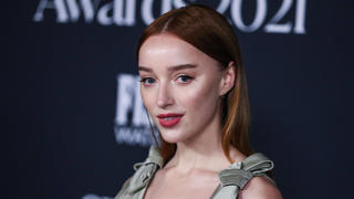 6th Annual InStyle Awards 2021 Actress Phoebe Dynevor wearing a Louis Vuitton dress arrives at the 6th Annual InStyle Awards 2021 held at the Getty Center on November 15, 2021 in Los Angeles, California, United States. Los Angeles California United States PUBLICATIONxNOTxINxFRA Copyright: xImagexPressxAgencyx collin-6thannua211116_npeGM 
