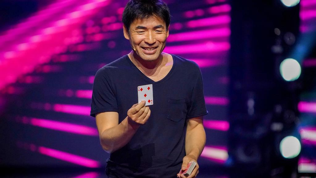 Zauberer Keiichi Iwasaki möchte im Supertalent-Halbfinale allen ein Lächeln ins Gesicht zaubern.