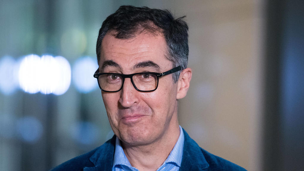 Berlin, Cem Özdemir gibt Interview im Bundestag Berlin, Cem Özdemir im Interview im Bundestag Deutschland, Berlin - 05.11.2020: Im Bild ist Cem Özdemir Bündnis 90/Die Grünen während eines Interviews im deutschen Bundestag zu sehen. Berlin Bundestag