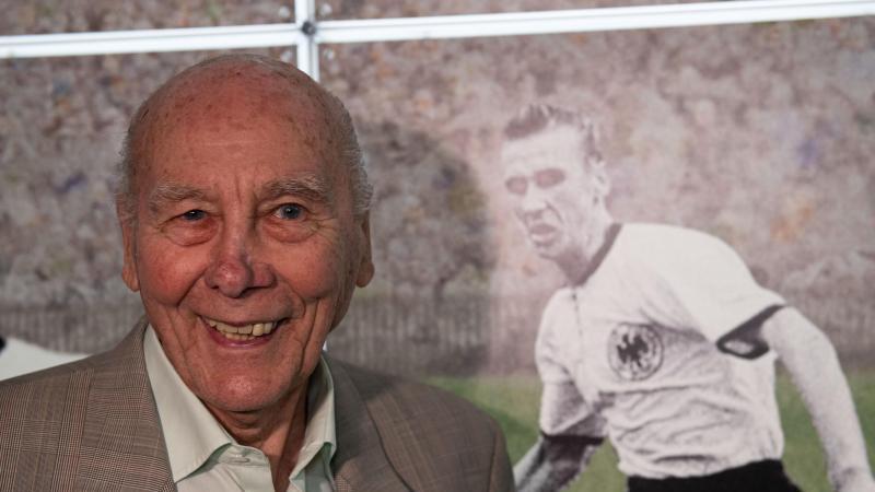 Auch der frühere Weltmeister Horst Eckel wurde in die Hall of Fame gewählt. Foto: Bernd Thissen/dpa