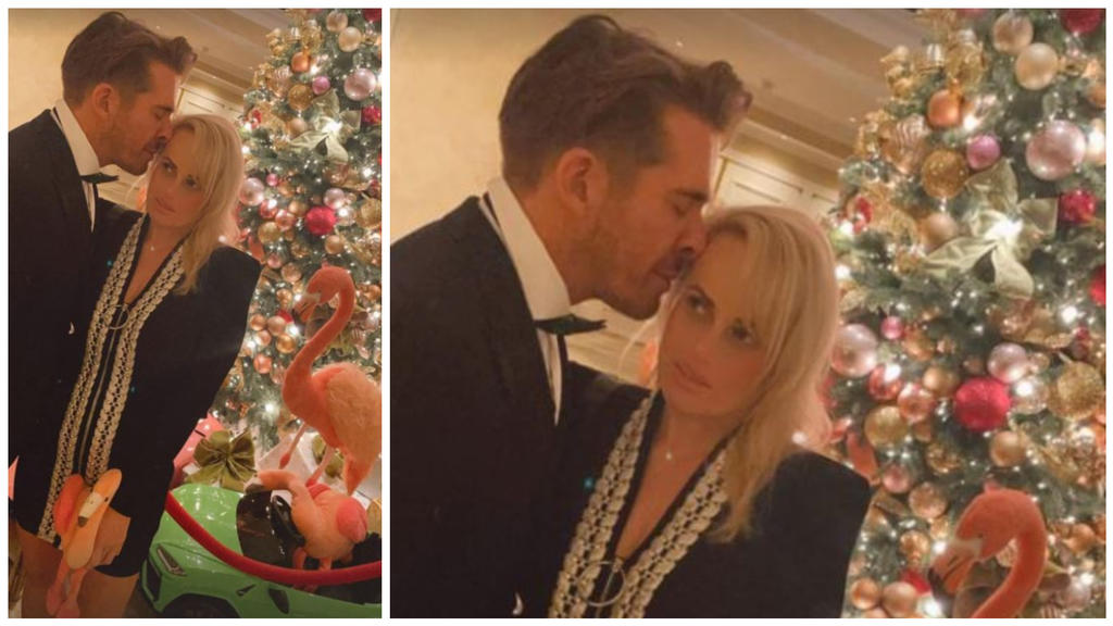 Freundschaft oder mehr? Rebel Wilson turtelt unterm Weihnachtbaum.