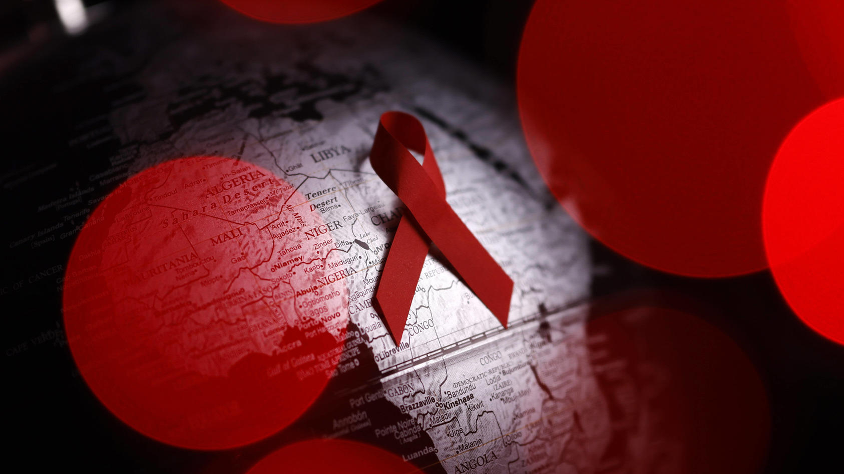  Der Welt-AIDS-Tag wird jährlich vom Gemeinsamen Programm der Vereinten Nationen für HIV/Aids organisiert und findet am 1. Dezember statt. Themenbild, Symbolbild *** World AIDS Day is organized annually by the Joint United Nations Programme on HIV Ai