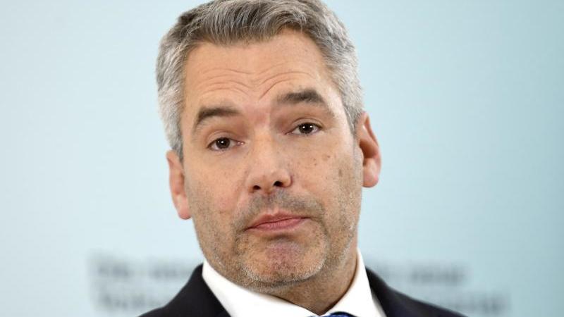 Der 49-jährige Nehammer soll neuer Chef der konservativen ÖVP und neuer Bundeskanzler von Österreich werden. Foto: Roland Schlager/APA/dpa