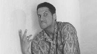 Bildnummer: 56910019  Datum: 12.06.2001  Copyright: imago/teutopressMirco Nontschew (Kabarettist) 06/01 her Mann Kabarett Komik Comedy Schauspiel TV Fernsehen Musik Pop dunkelhaarig kurzhaarig Gel leger Hemd gemustert sitzend Hocker neben vor Wand hell Freisteller ganz hoch Grimasse herumalbernd herumblödelnd blödelnd gestikulierend Fototermin Mircomania (SAT.1) am 12.06.2001 in Hamburg x0x People xng 2001 hoch  56910019 Date 12 06 2001 Copyright Imago  Mirco Nontschew Comedian 06 01 her Man Cabaret comic Comedy Acting TV Television Music Pop dark haired short Gel casual Shirt patterned seated Stool next to before Wall Bright cut out whole vertical Grimace herumalbernd   gesticulating Photo call  SAT 1 at 12 06 2001 in Hamburg x0x Celebrities xng 2001 vertical  