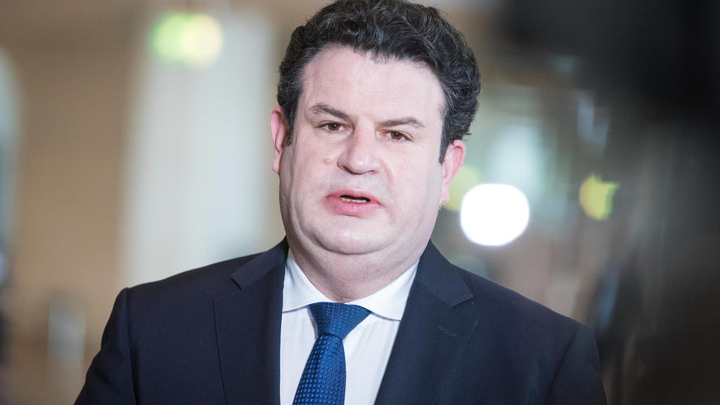Berlin, Spahn und Heil geben Pressekonferenz zu Gratis FFP2-Masken Bundesarbeitsminister Hubertus Heil spd während der Pressekonferenz im deutschen Bundestags am 28.01.2021. Hintergrund ist das Empfängerinnen und Empfänger der Grundsicherung kostenl