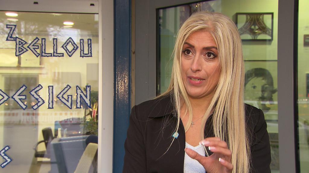 Friseurmeisterin Zacharoula Bellou