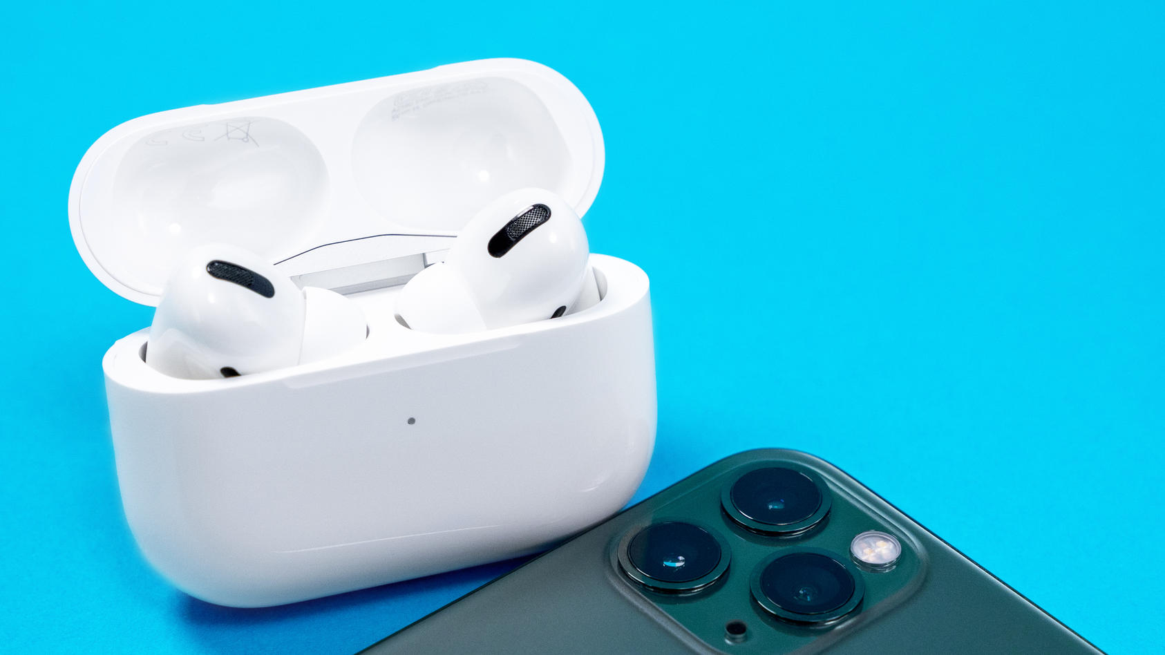 Apple AirPods: Die begehrten Kopfhörer gibt es jetzt im Angebot.