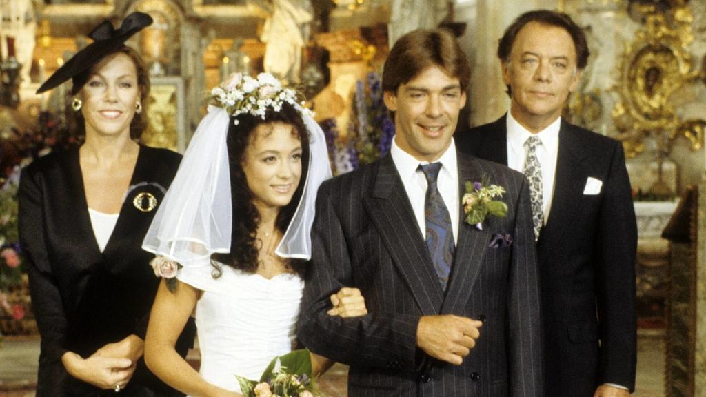 imago/teutopress Die Schwarzwaldklinik , Darsteller 06/88 rag Gaby Dohm, Barbara Wussow, Sascha Hehn und Klausjürgen Wussow im Juni 1988 in Die Schwarzwaldklinik (ZDF) Deutschland