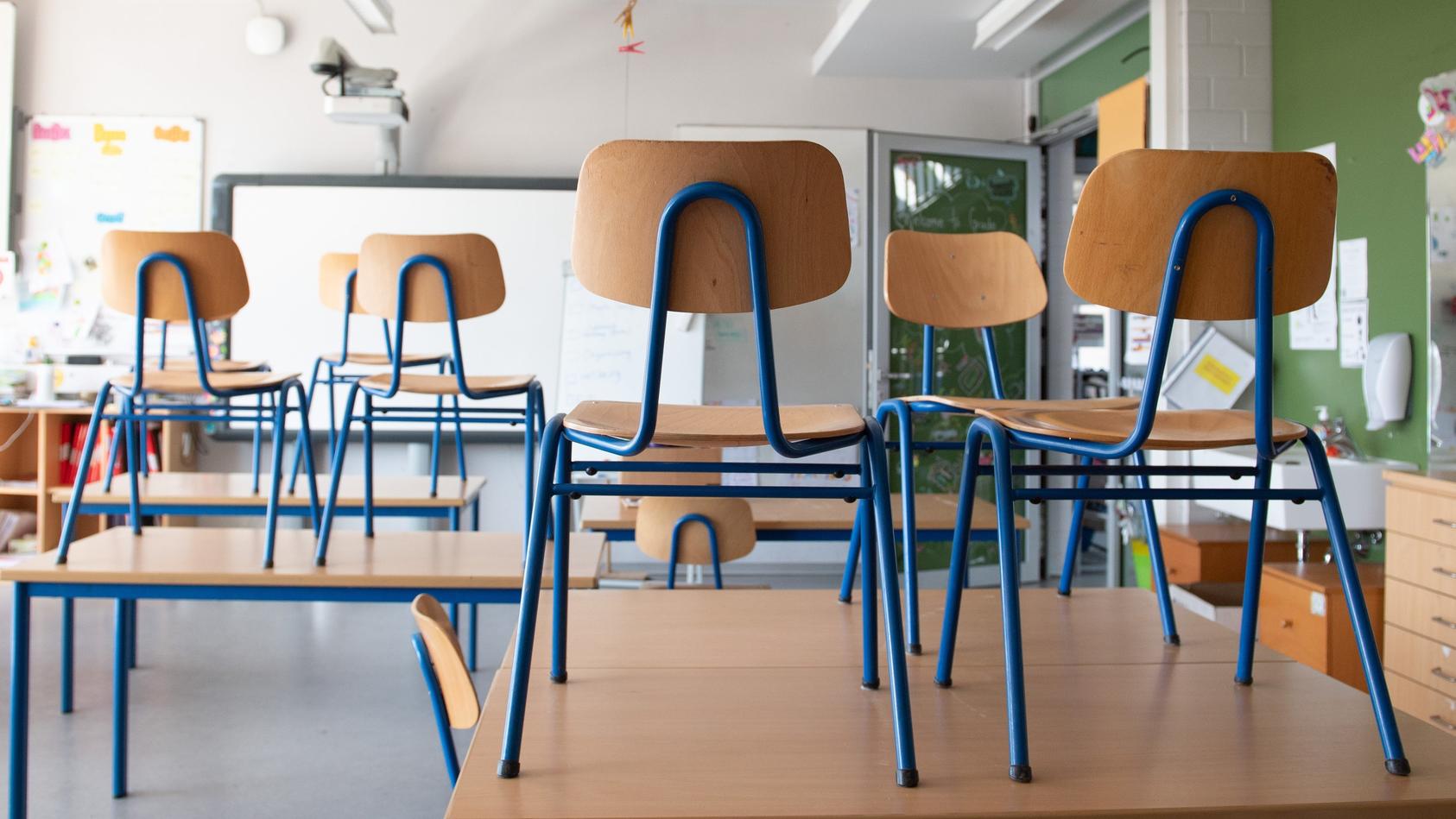 Verwaiste Klassenzimmer sind jetzt auch in der Kasseler Auefeldschule Realität. (Symbolfoto)