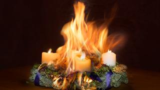 Diese Tipps beachten, damit Ihr Adventskranz in nicht Flammen aufgeht