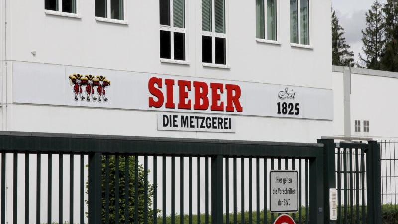 Das Gebäude der Großmetzgerei Sieber in Geretsried. Foto: Stephan Jansen/dpa/Archivbild
