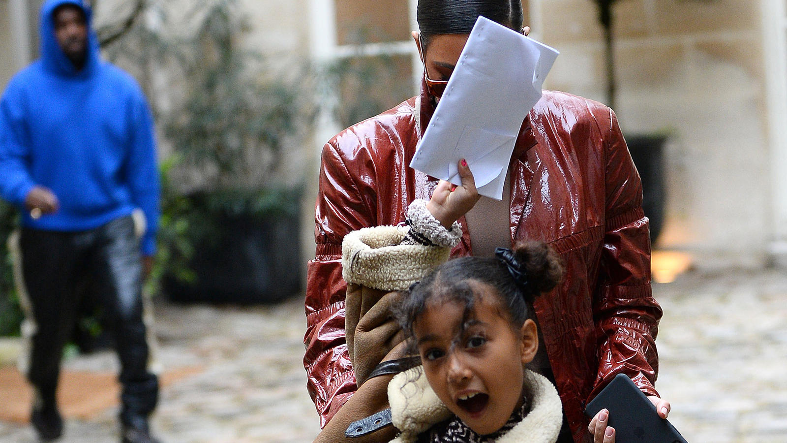 Kim Kardashian und Tochter North West 2020 in Paris.