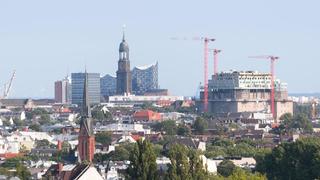 Stadtpanorama Hamburg mit Bunker